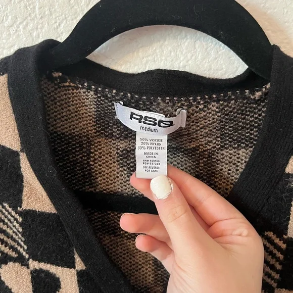 Checkered Heart Black and Tan Cropped Sweater - Picture 3 of 4